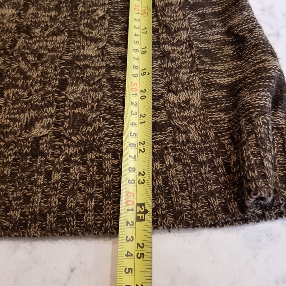 👚 TURTLE NECK SWEATER - Picture 8 of 9